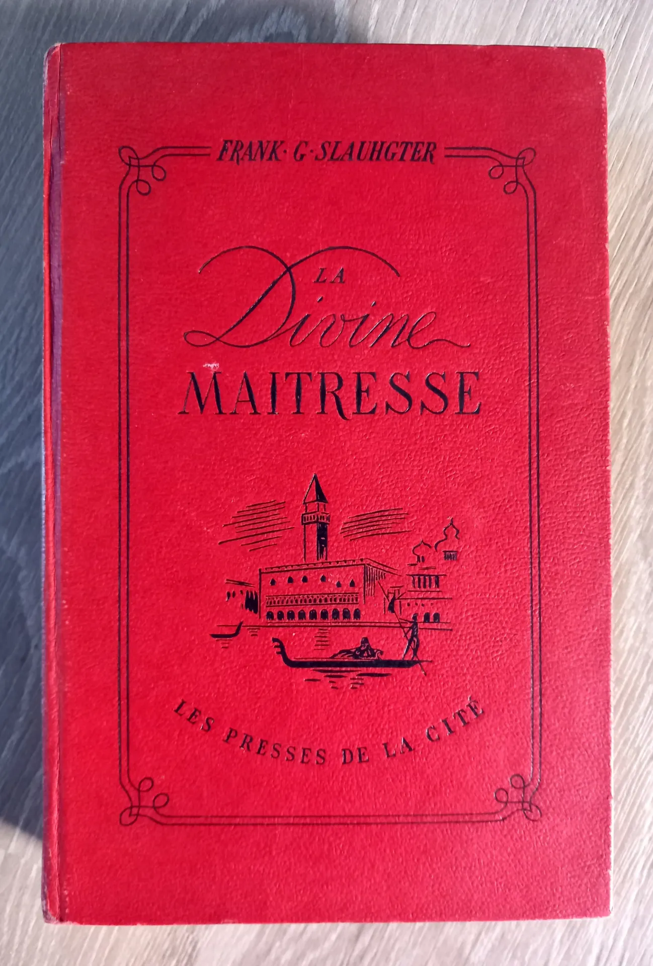 La divine maîtresse (Frank G. Slauhgter)