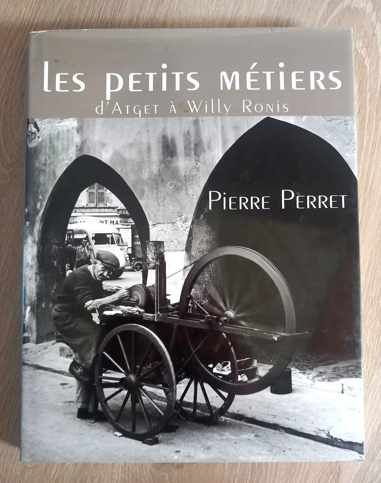 Les petits métiers d'Atget à Willy Ronis (Pierre Perret)