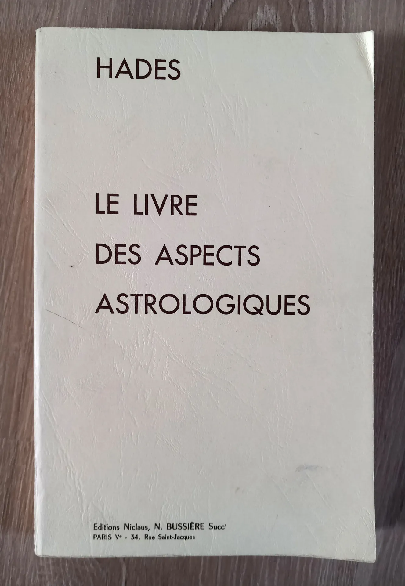 Le livre des aspects astrologiques (Hadès)