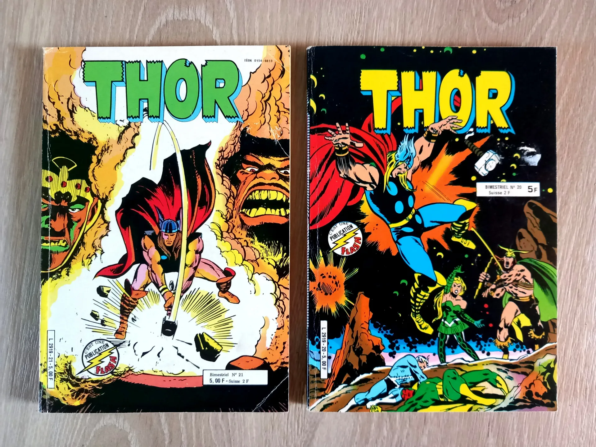 Lot : 2 revues Thor - Bandes dessinées, comics