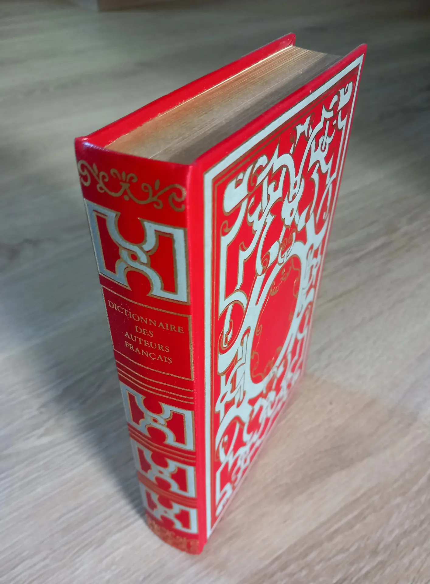 Dictionnaire des auteurs français
