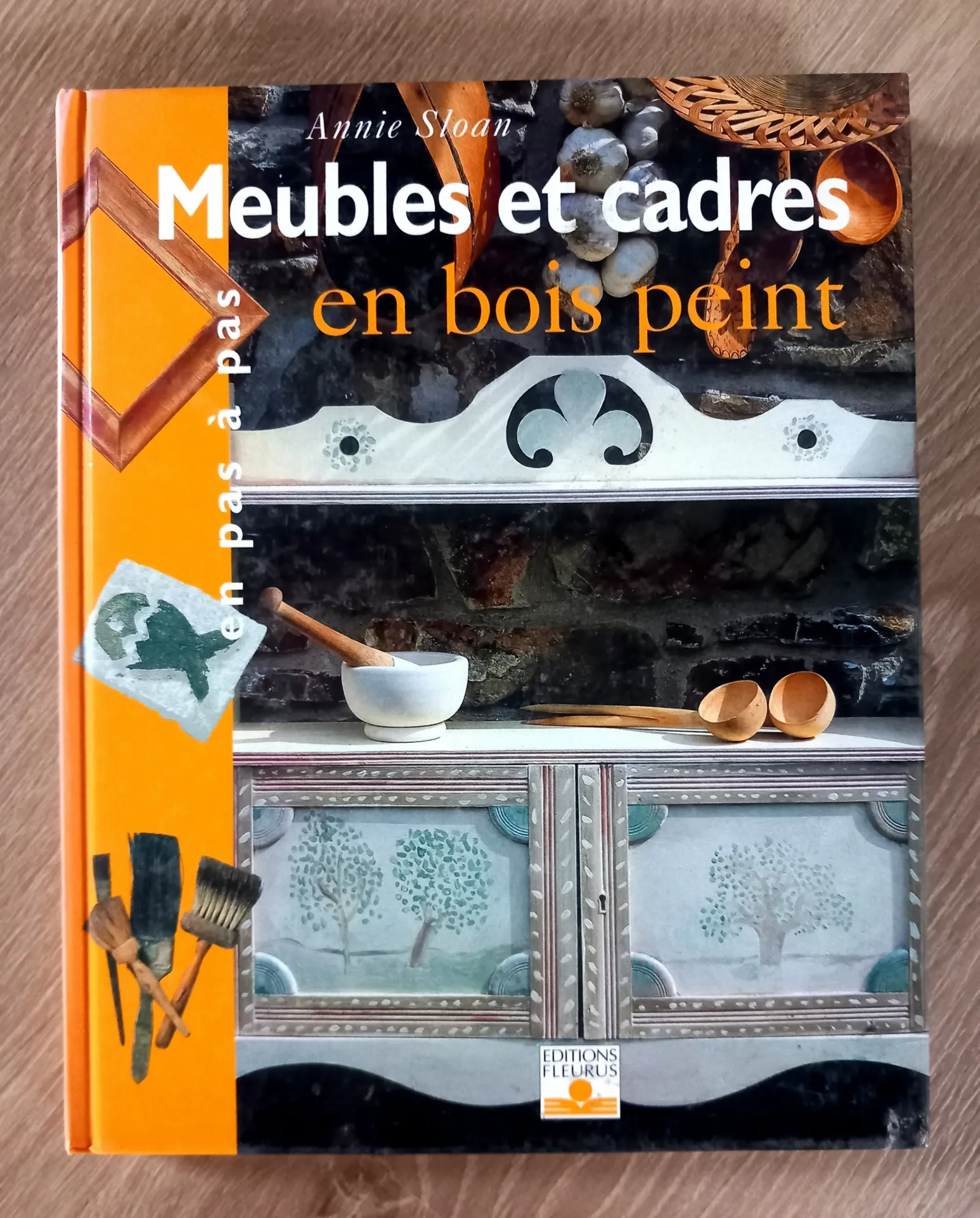 Meubles et cadres en bois peint (Annie Sloan)