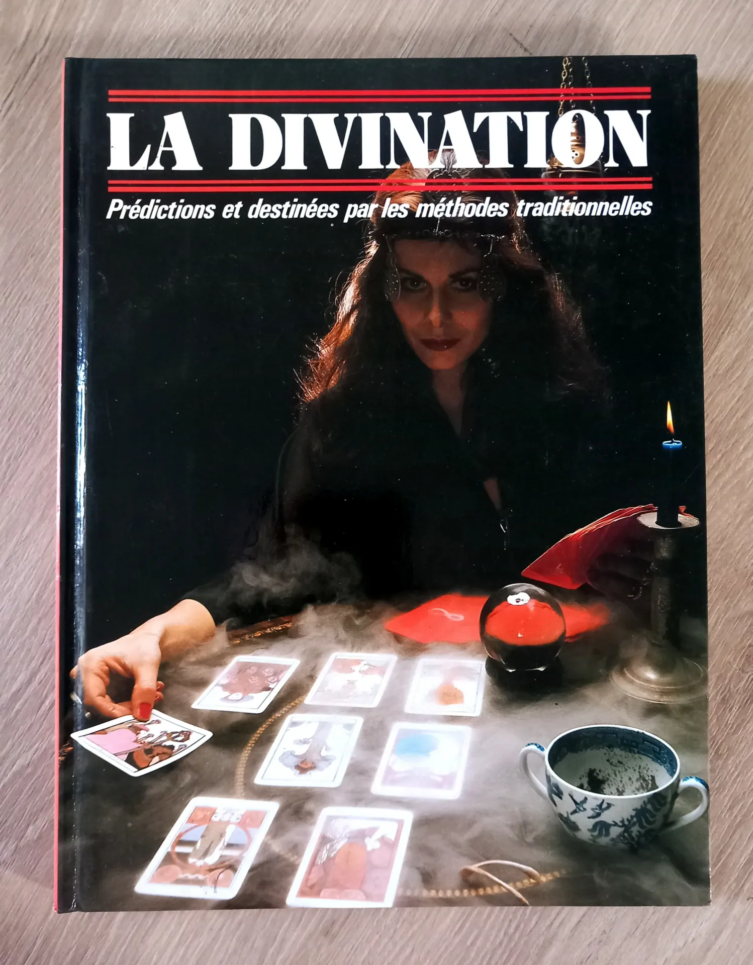 La divination : prédictions et destinées par les méthodes traditionnelles