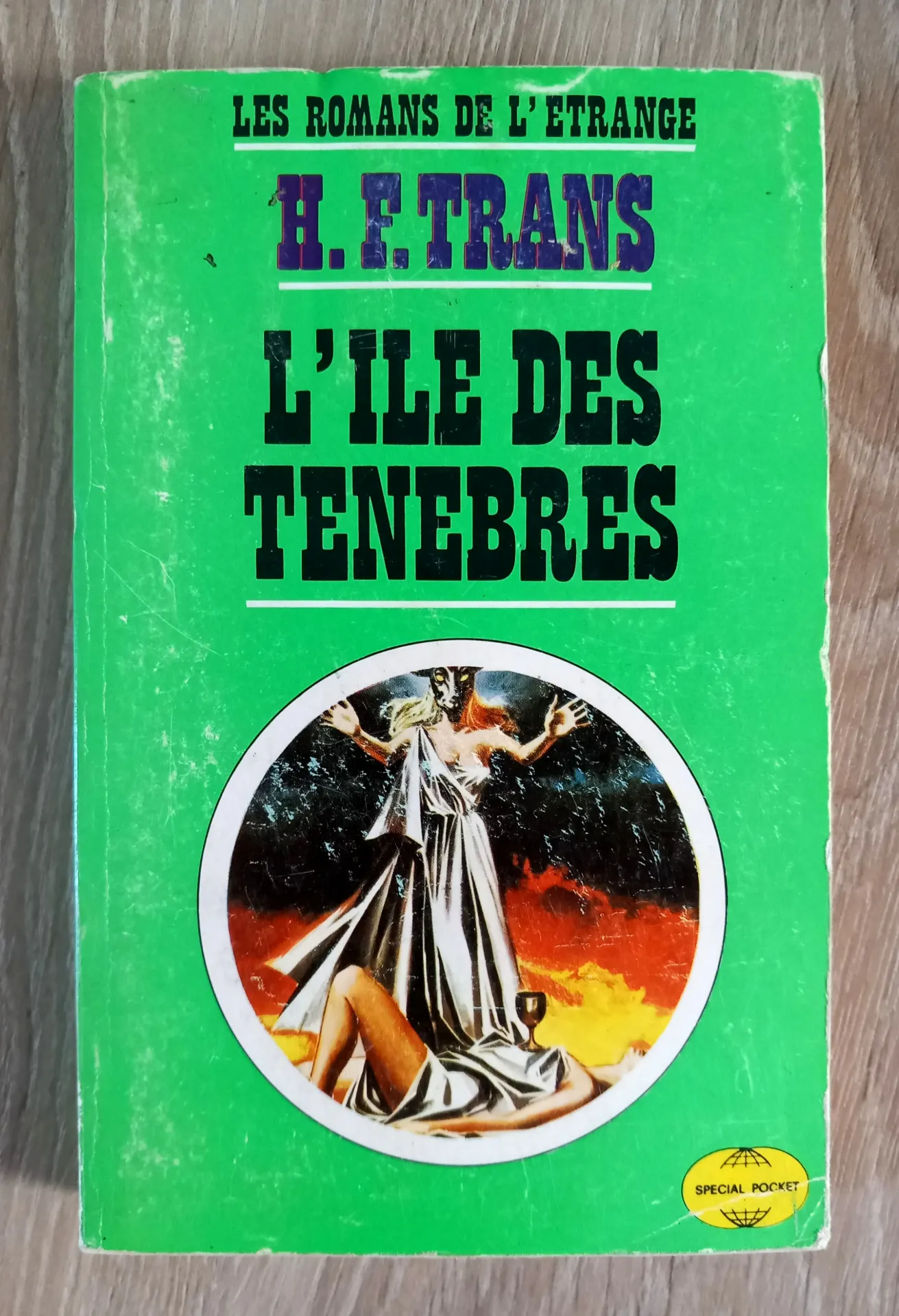 L'île des ténèbres (H. F. Trans)