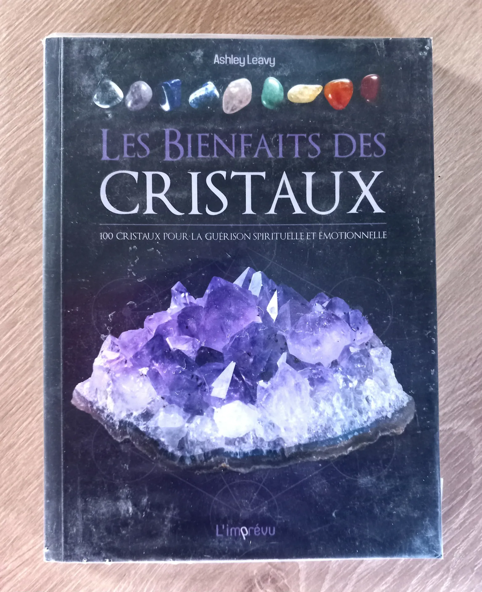 Les bienfaits des cristaux (Ashley Leavy)