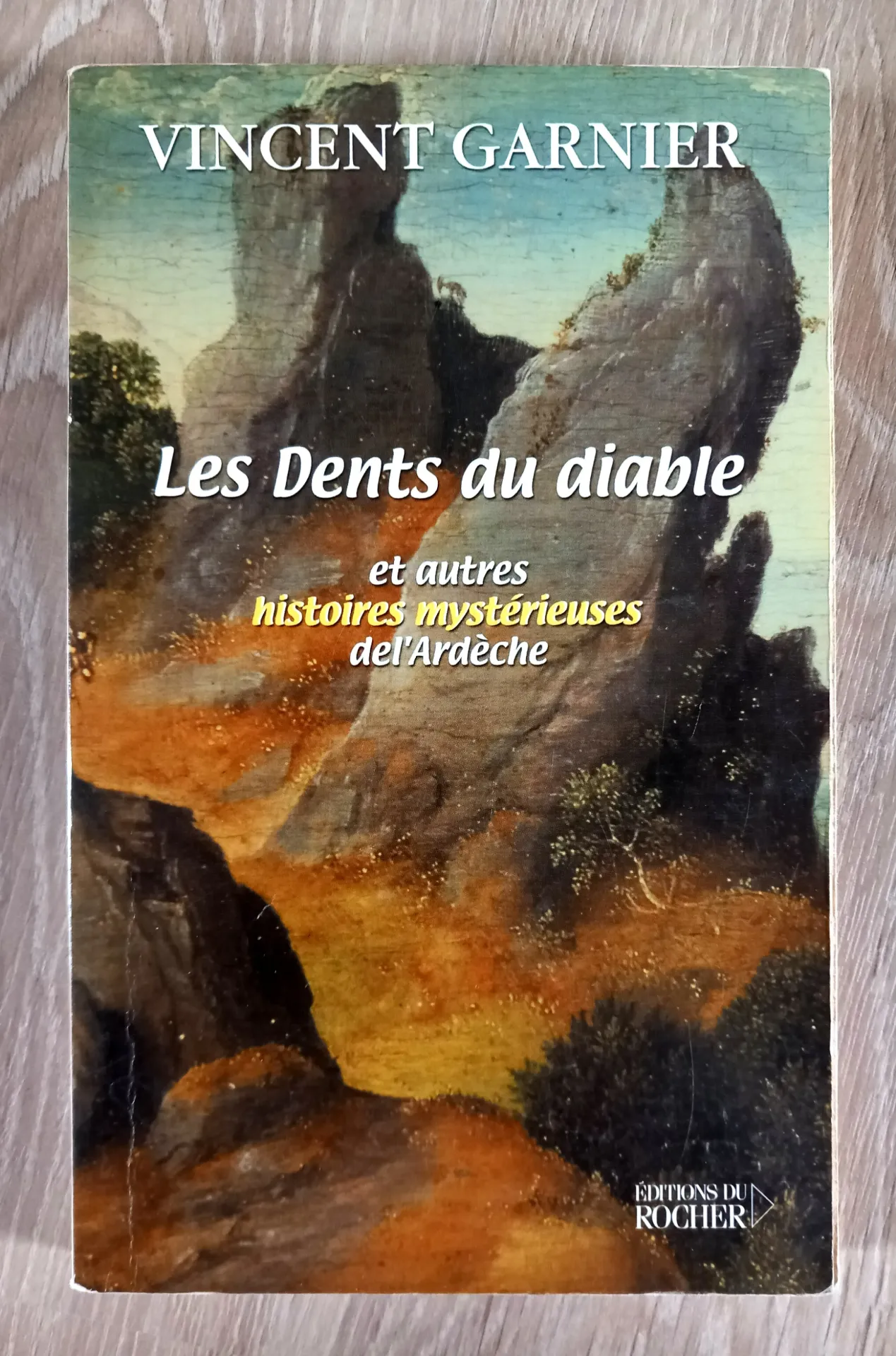 Les dents du diable et autres histoires mystérieuses de l'Ardèche (Vincent Garnier)