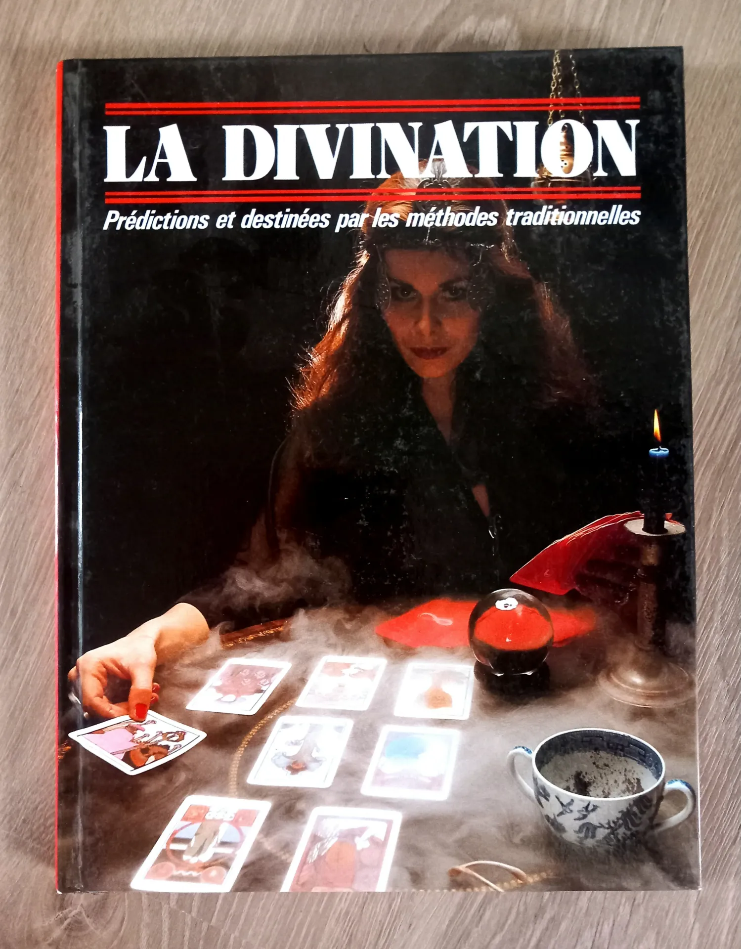 La divination : prédictions et destinées par les méthodes traditionnelles