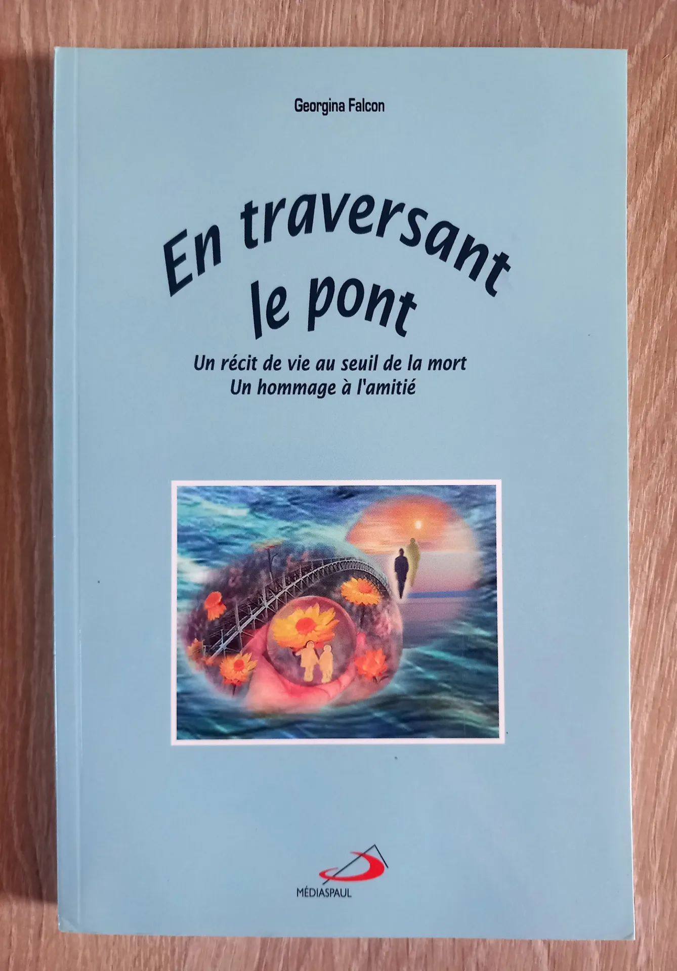 En traversant le pont (Georgina Falcon)