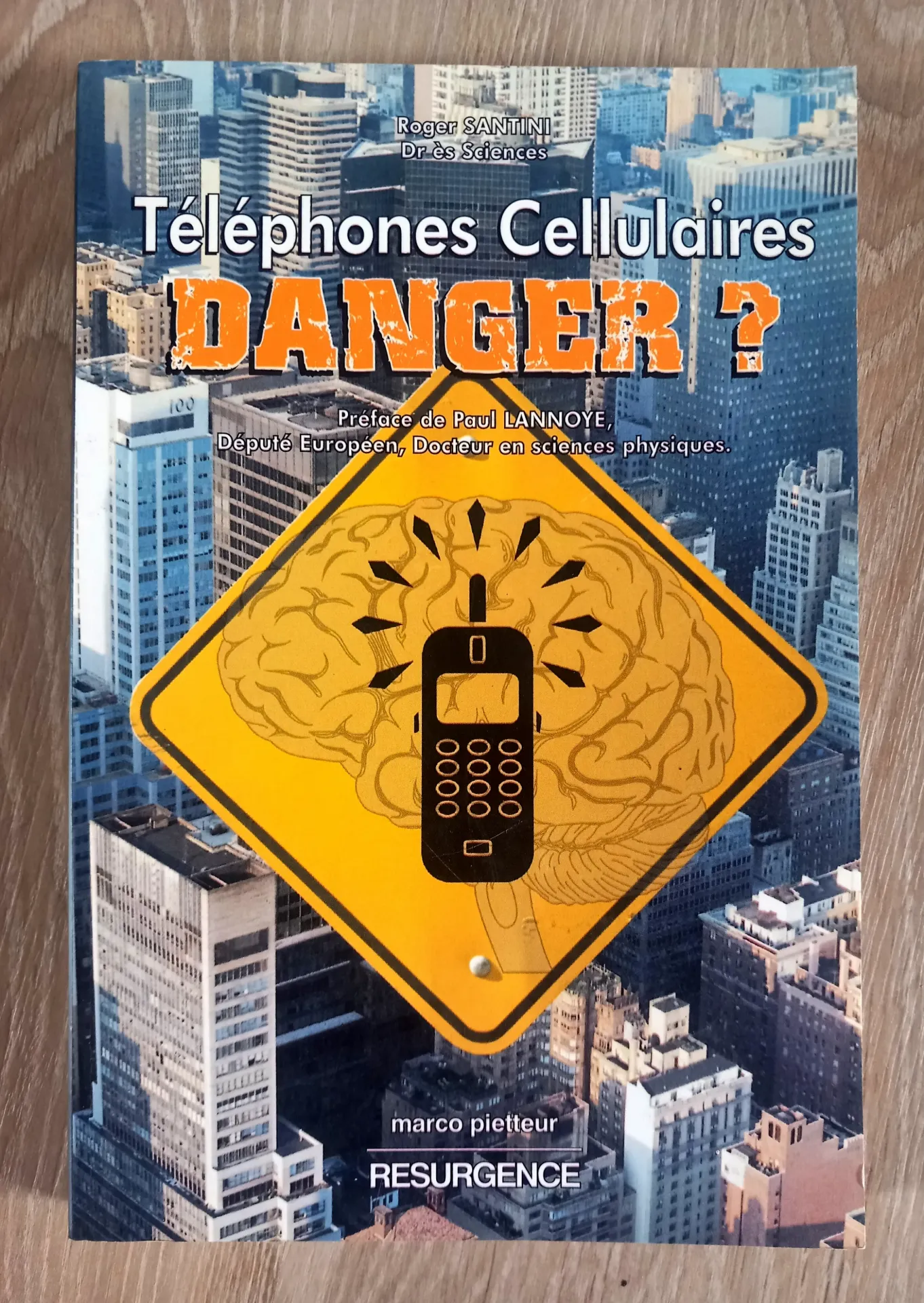 Téléphones Cellulaires Danger ? (Roger Santini)